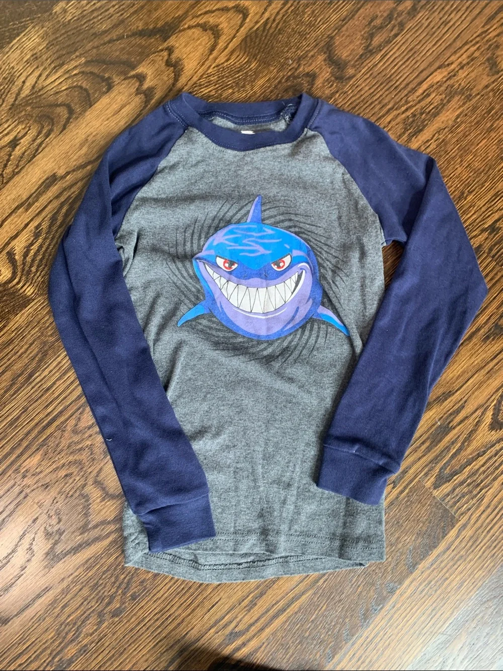 Boys' Shark Graphic Raglan Pajama Set - Navy & Gray